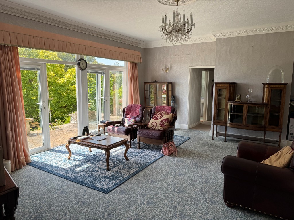 Lot: 142 - DETACHED BUNGALOW WITH STRUCTURAL DAMAGE AND ALMOST 2.5 ACRES WITH SEA VIEWS - Reverse Angle of the Living Room